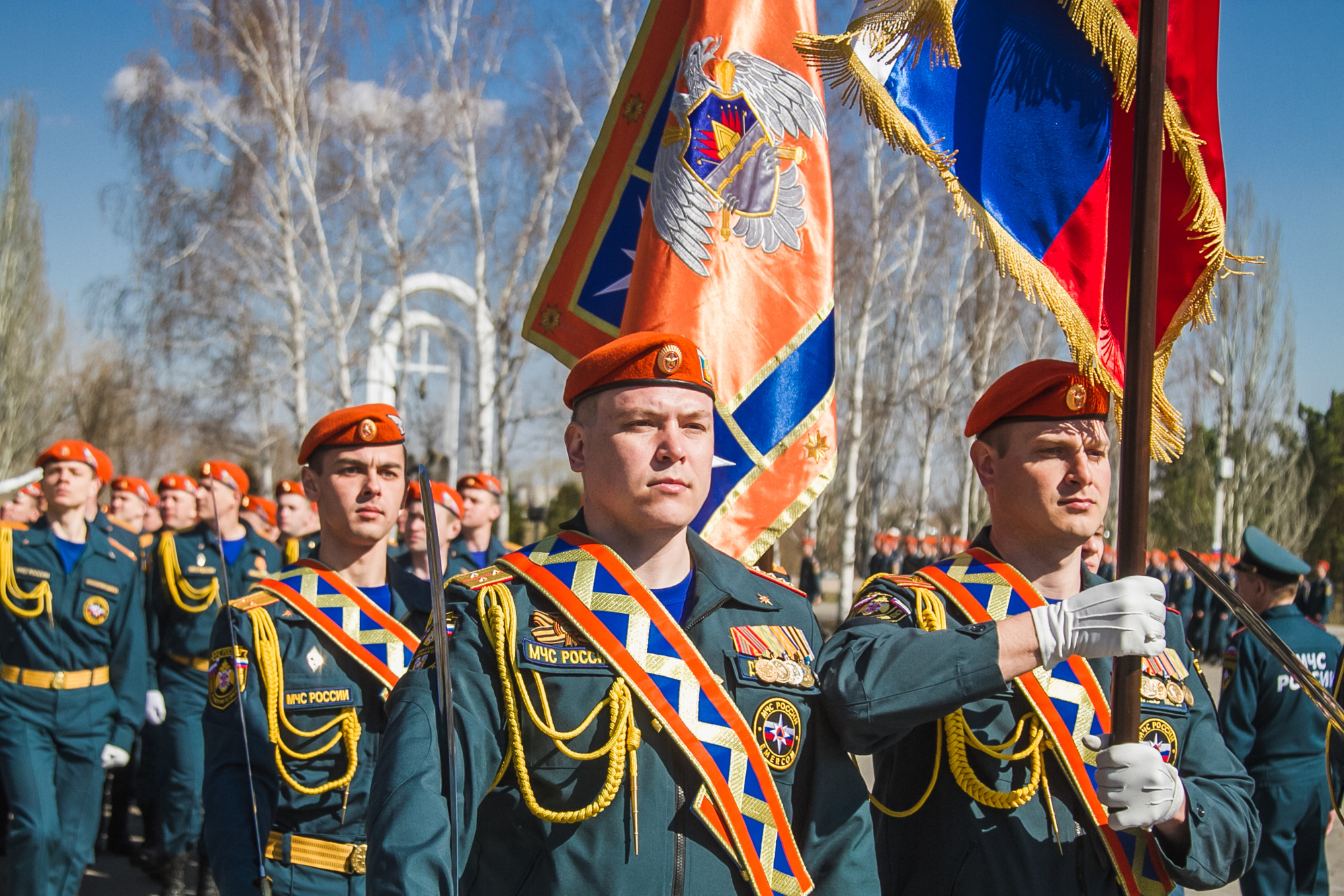 В Омске состоялся гарнизонный развод в честь Дня пожарной охраны - Новости  - Главное управление МЧС России по Омской области