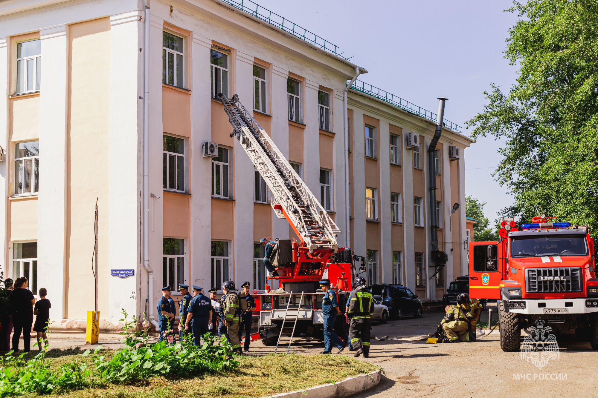 Почти 100 человек эвакуировались в ходе учений омских спасателей и  персонала ВУЗа - Новости - Главное управление МЧС России по Омской области