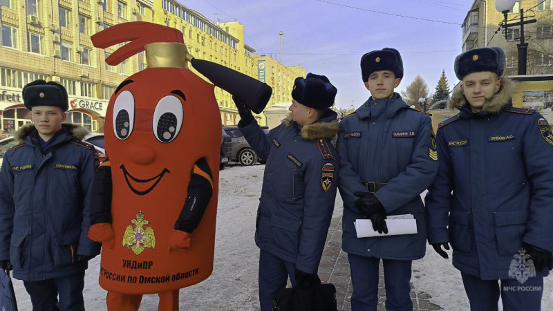 Вместе с сотрудниками государственного пожарного надзора по улицам города прошелся «Огнетушич»