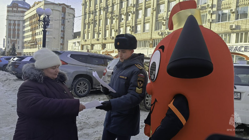 Вместе с сотрудниками государственного пожарного надзора по улицам города прошелся «Огнетушич»