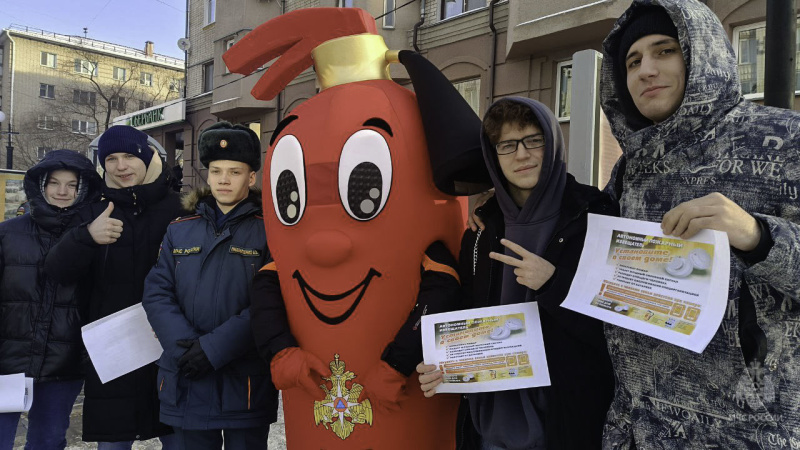 Вместе с сотрудниками государственного пожарного надзора по улицам города прошелся «Огнетушич»