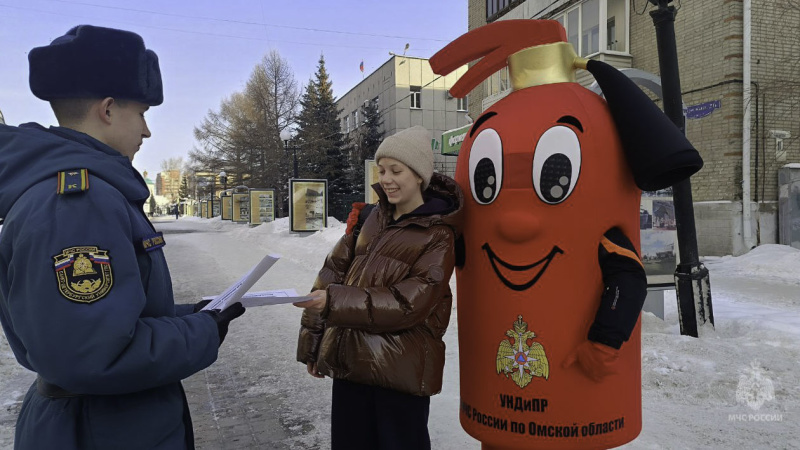 Вместе с сотрудниками государственного пожарного надзора по улицам города прошелся «Огнетушич»