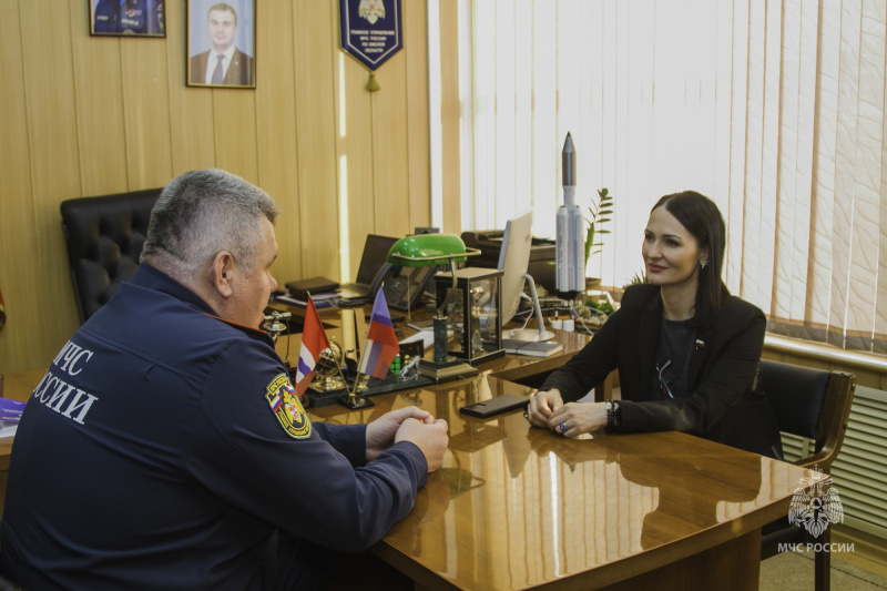 Вопросы безопасности детства обсудили с многодетными семьями представители омского МЧС и депутат Государственной Думы Татьяна Буцкая