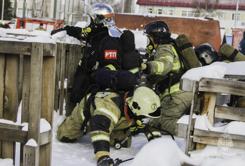 В городе Омске проведена первая в этом году тренировка для начальников подразделений пожарной охраны