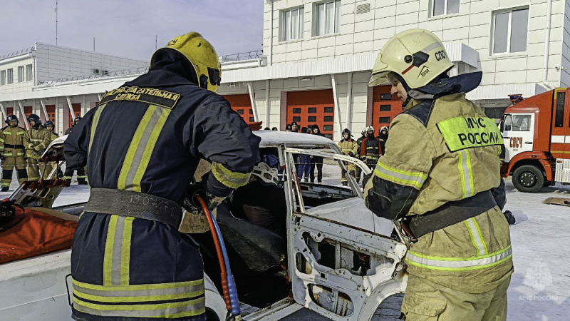 Завершился отборочный этап соревнований по ликвидации последствий ДТП среди команд омских пожарных