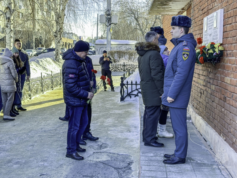 Почтили память сотрудников, погибших при тушении пожара 35 лет назад