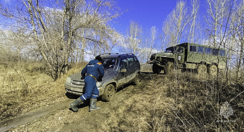 Сотрудники аэромобильной группировки оказали помощь автомобилисту