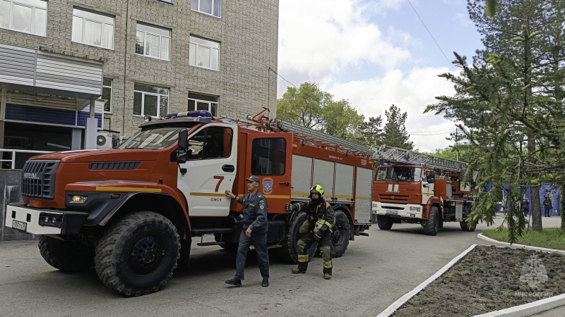 Сотрудники МЧС России ликвидировали  условный пожар  в медучреждении