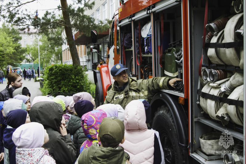 Почти 200 школьников начали летние каникулы с «Недели безопасности»