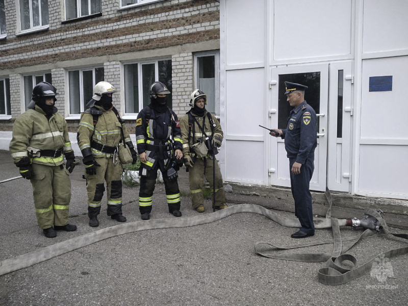 Огнеборцы ликвидировали условный пожар в Крутинской поликлинике