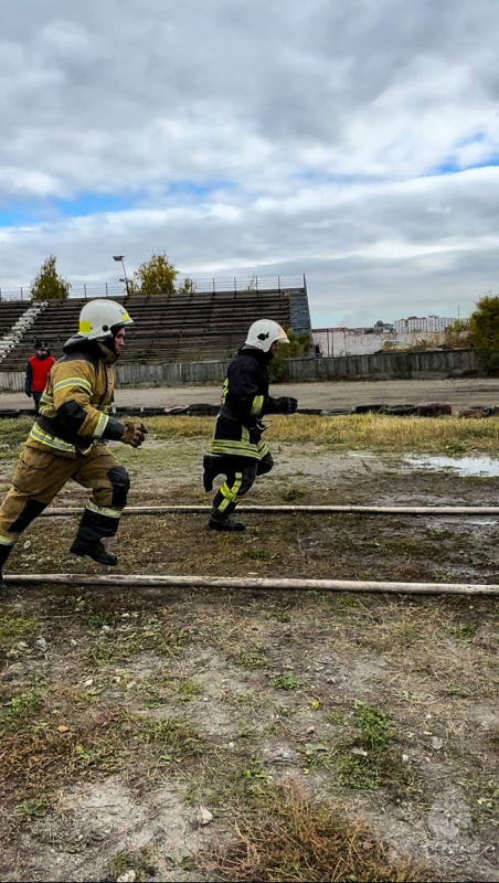 На старт пожарного биатлона вышли 12 команд Омской области