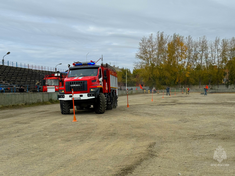 На старт пожарного биатлона вышли 12 команд Омской области