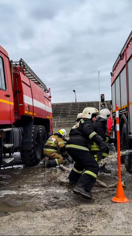 На старт пожарного биатлона вышли 12 команд Омской области